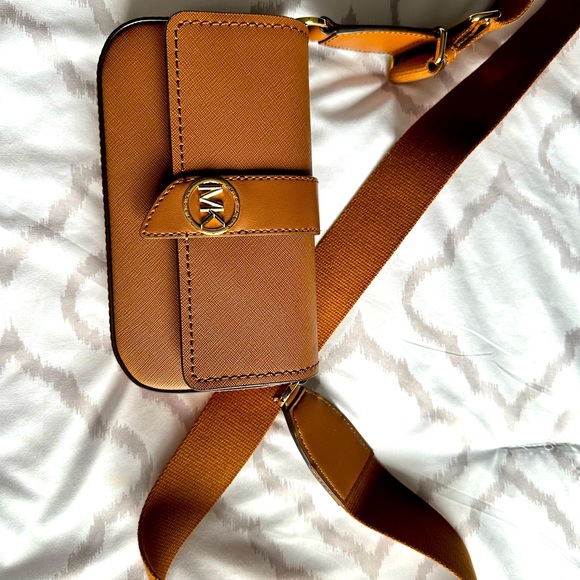 ハンドバッグ Michael Kors Greenwich Sling 32S3GGRC1L 222 CAMEL Shoulder B Greenwich Extra-Small Saffiano Leather Sling Crossbody Bag